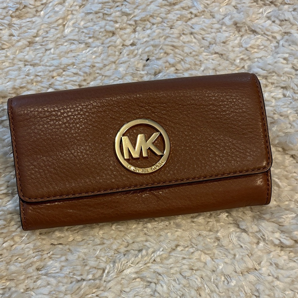 Michael Kors Fulton Carryall Wallet